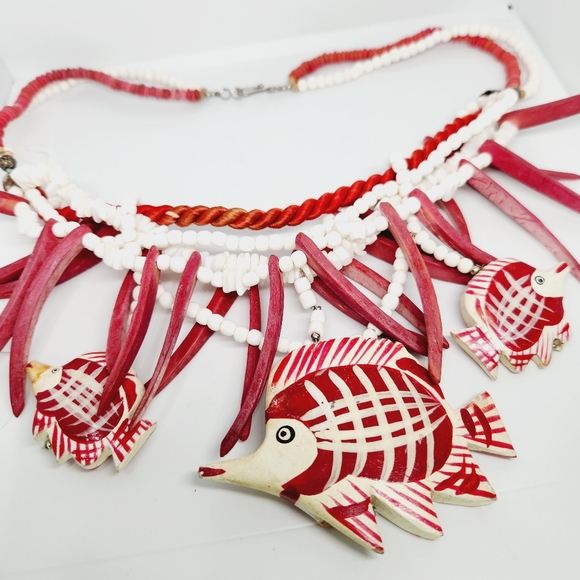Puka Sea Shell Bead & Chip Dyed Red Coconut Painted Fish Necklace Surfer Island - Picture 5 of 8
